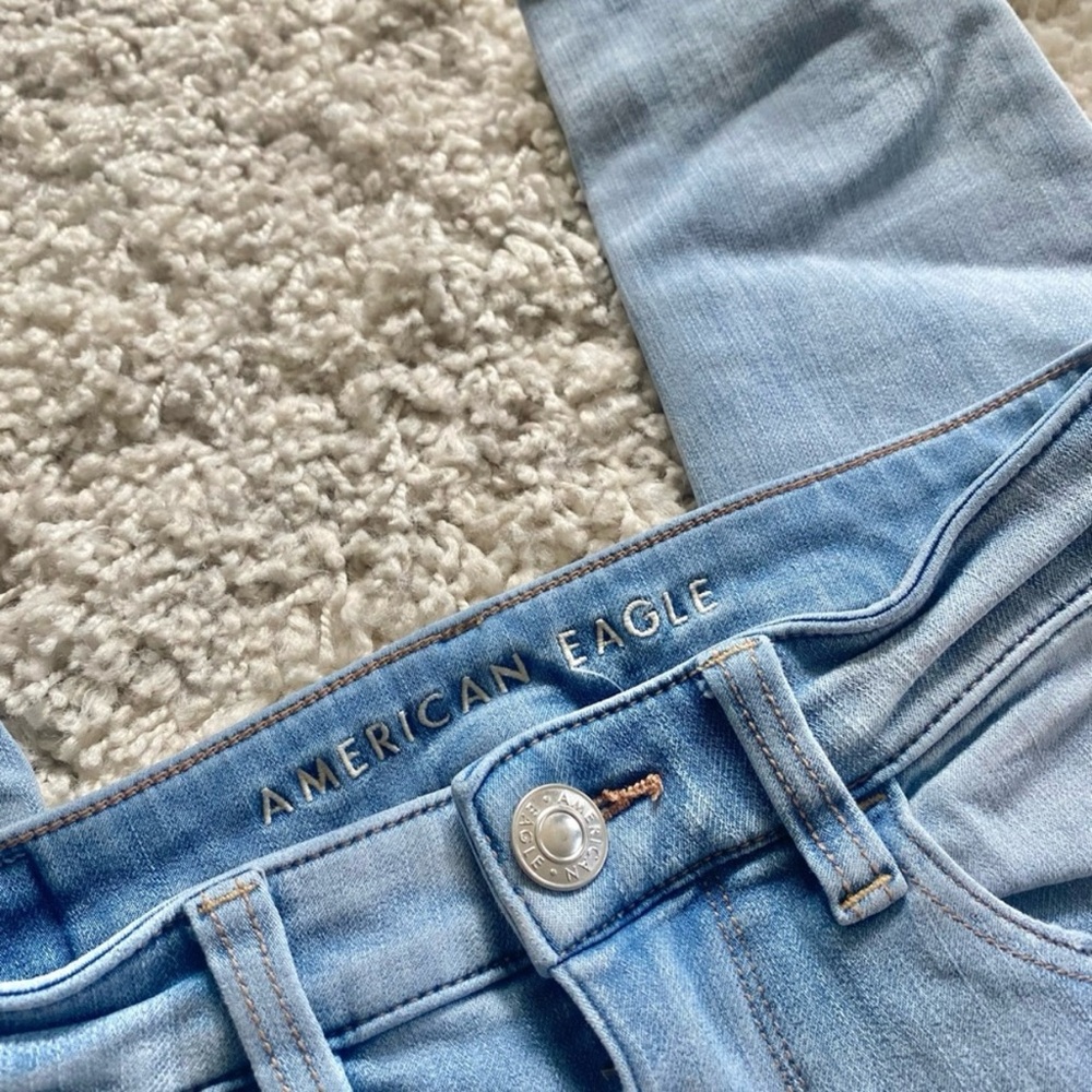 American Eagle Outfitters Light Blue Jeans - Picture 2 of 5